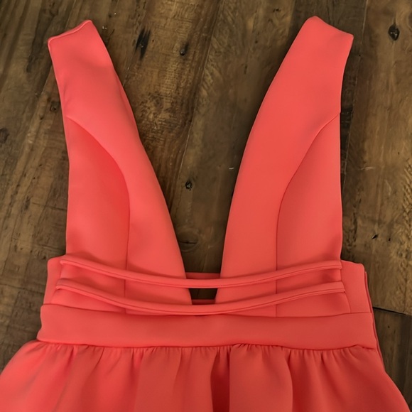 Deep V cut midi dress - Picture 3 of 4